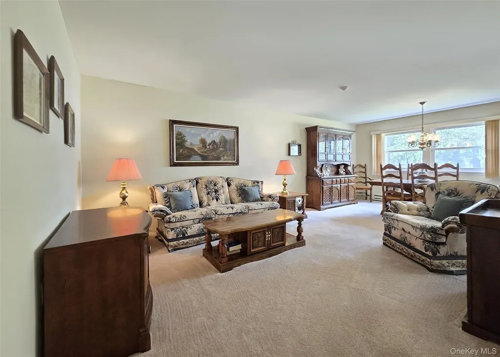 22 Freemont Lane Coram NY 11727