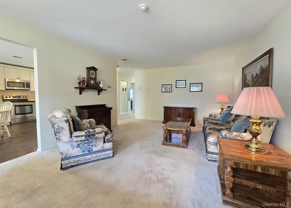 22 Freemont Lane Coram NY 11727