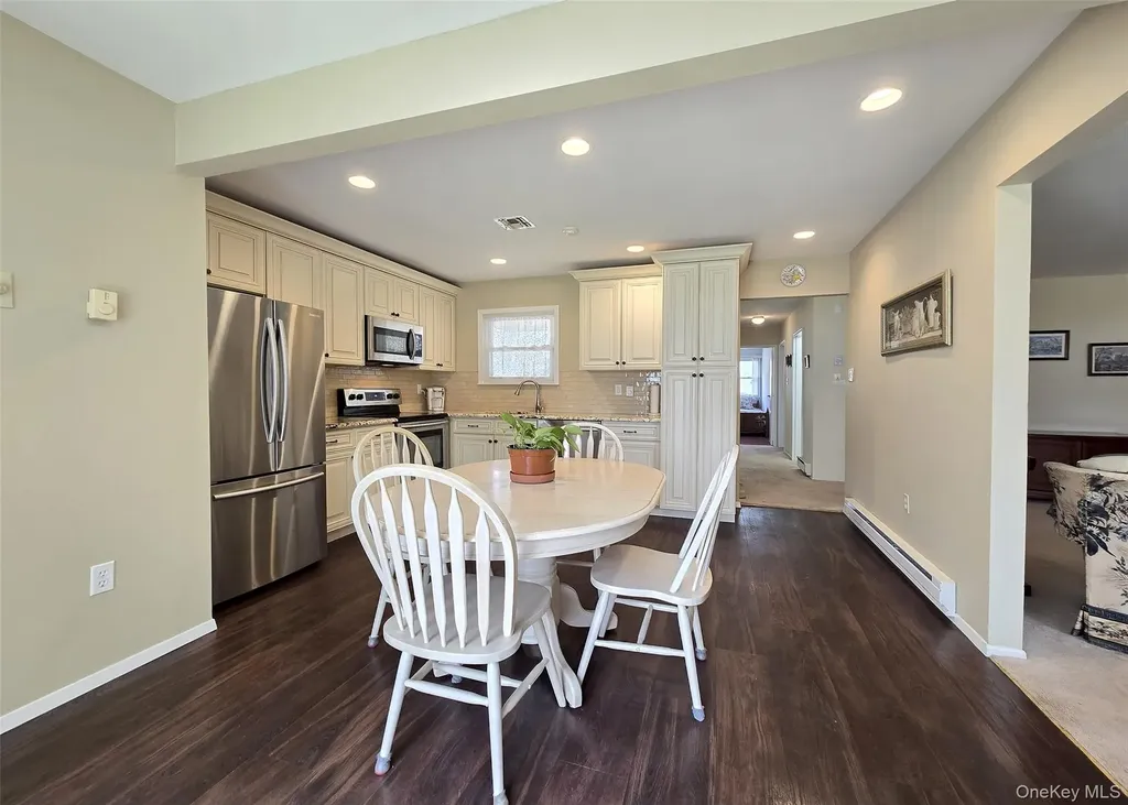 22 Freemont Lane Coram NY 11727