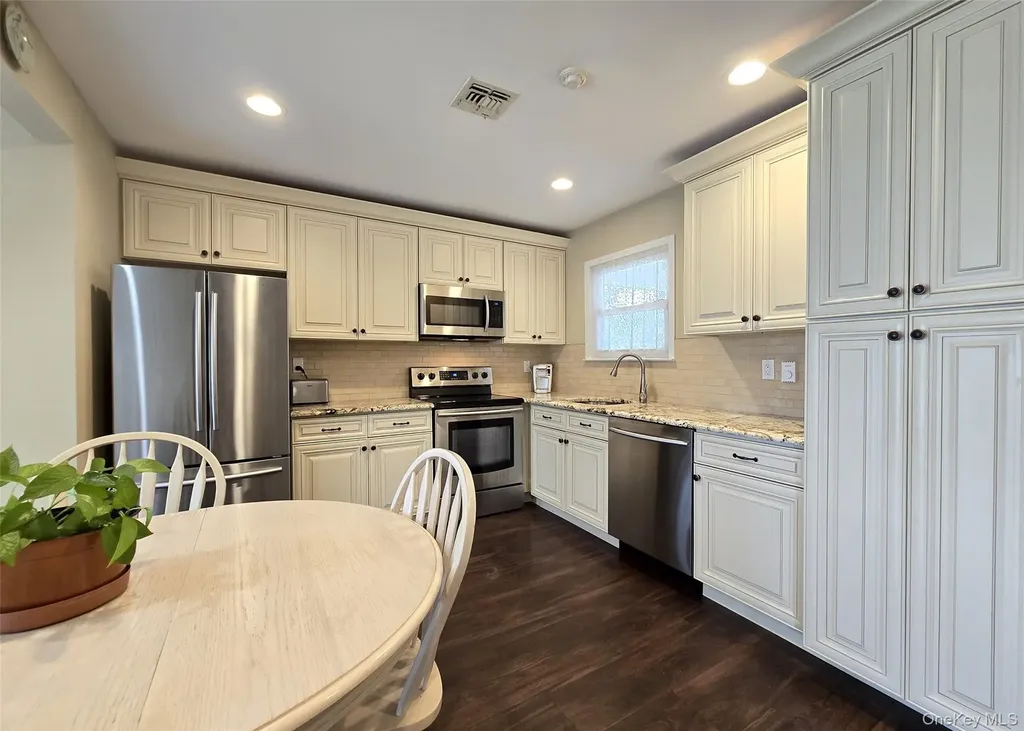 22 Freemont Lane Coram NY 11727