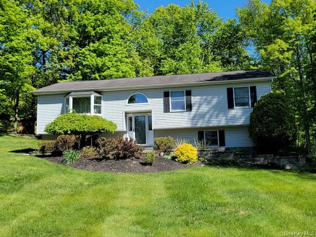 25 Cocoa Lane Newburgh NY 12550