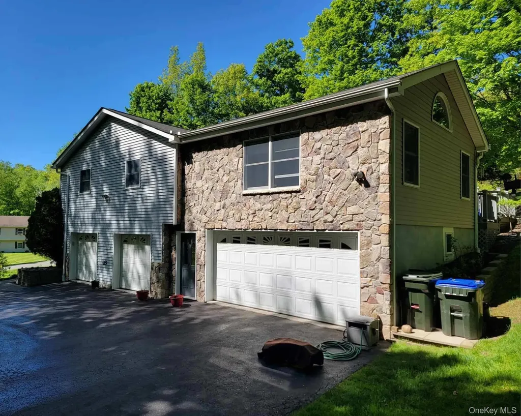 25 Cocoa Lane Newburgh NY 12550