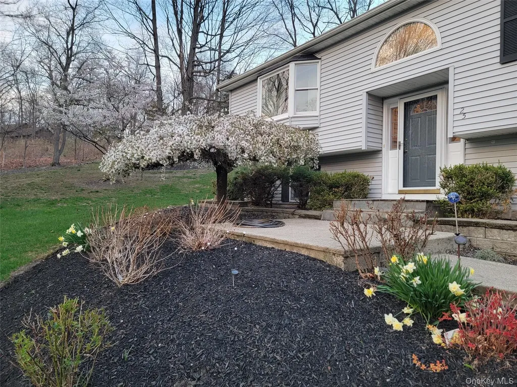 25 Cocoa Lane Newburgh NY 12550