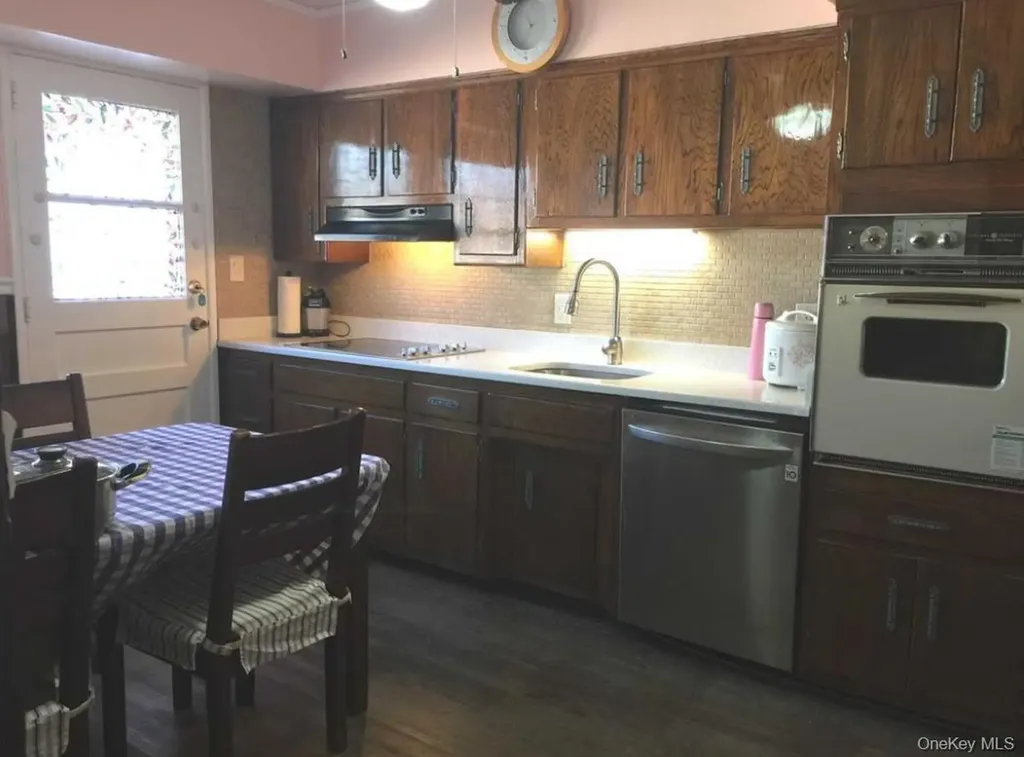 406 Plainview Road Hicksville NY 11801