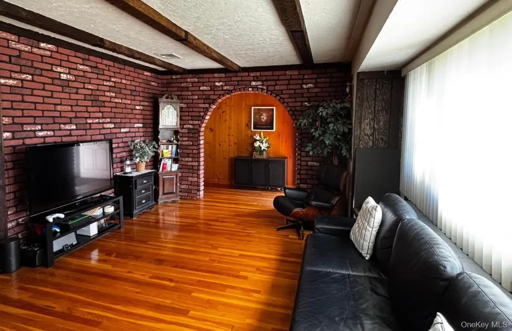 406 Plainview Road Hicksville NY 11801