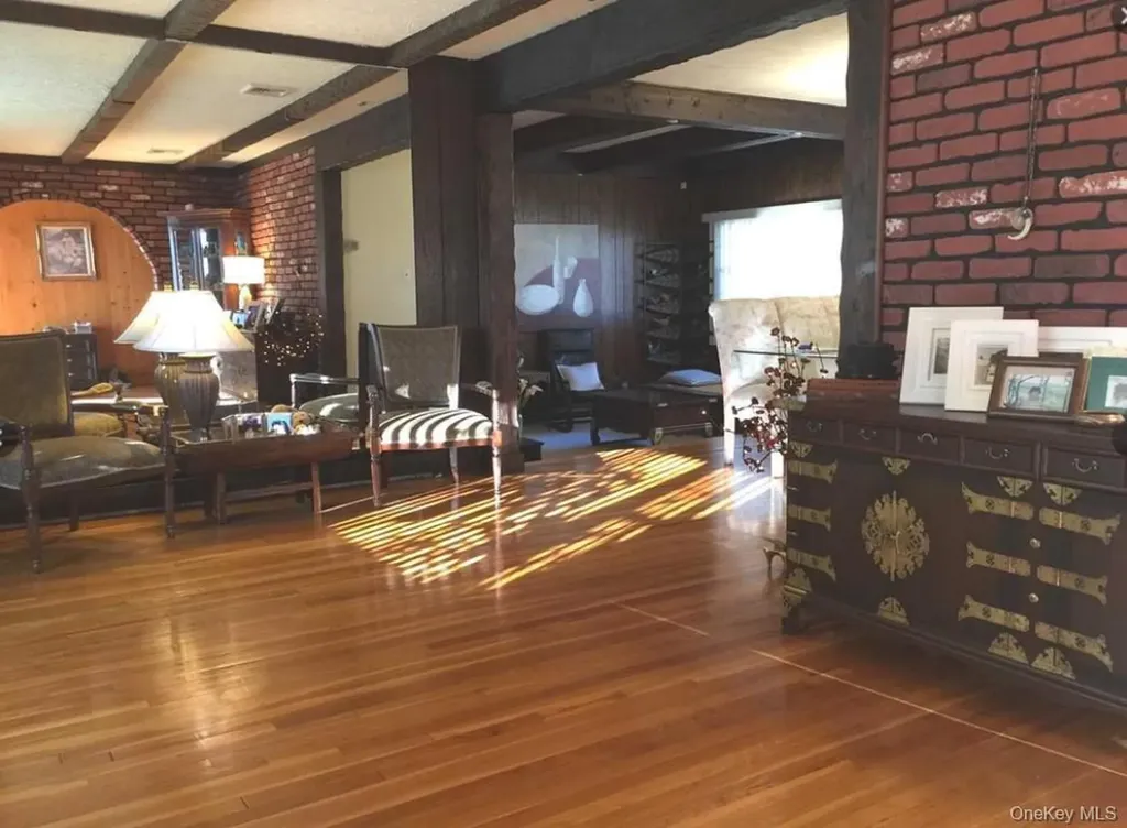 406 Plainview Road Hicksville NY 11801