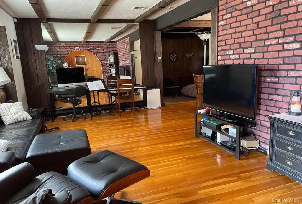 406 Plainview Road Hicksville NY 11801