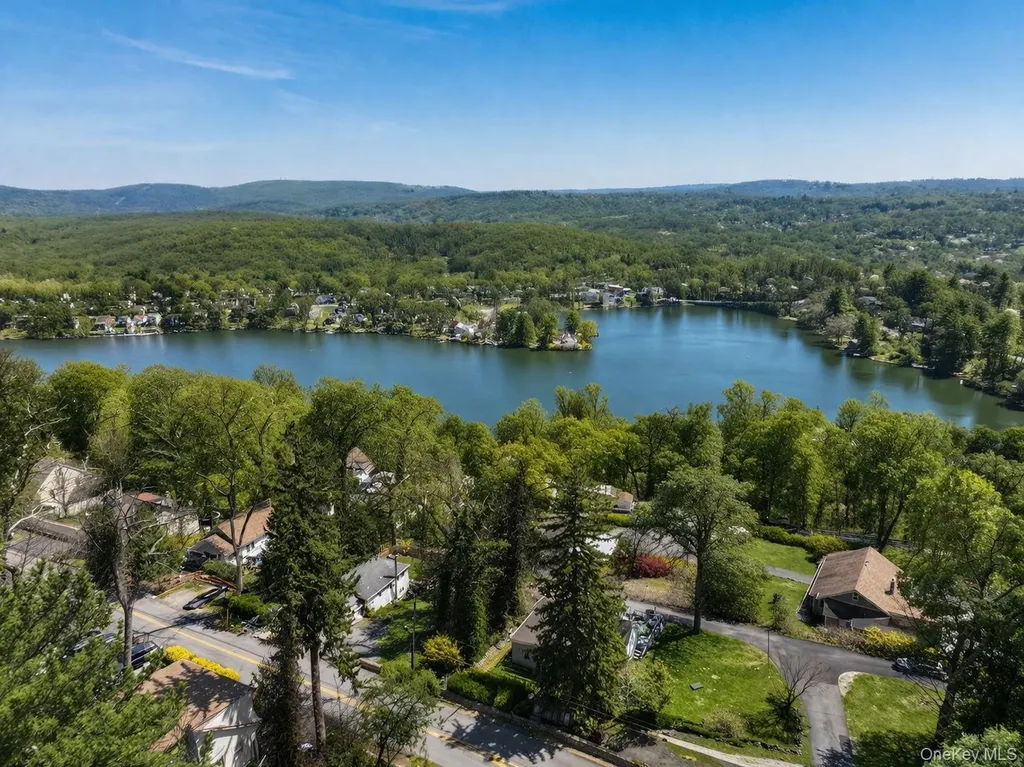 18 Pleasant Road Lake Peekskill NY 10537