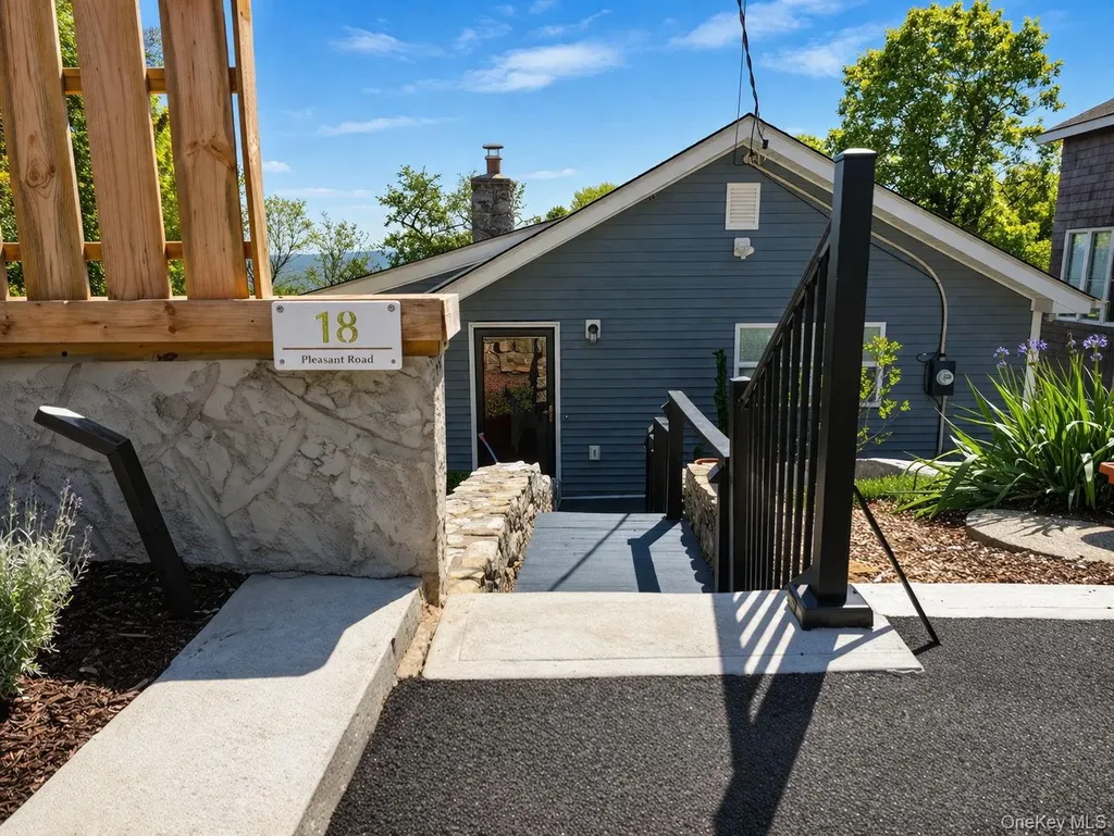 18 Pleasant Road Lake Peekskill NY 10537