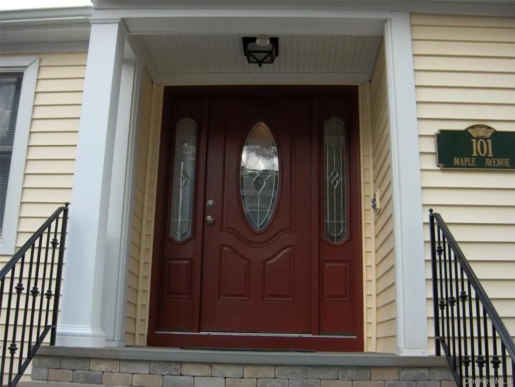 101 Maple Avenue Sea Cliff NY 11579