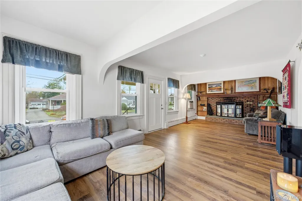 147 Church Avenue Islip NY 11751