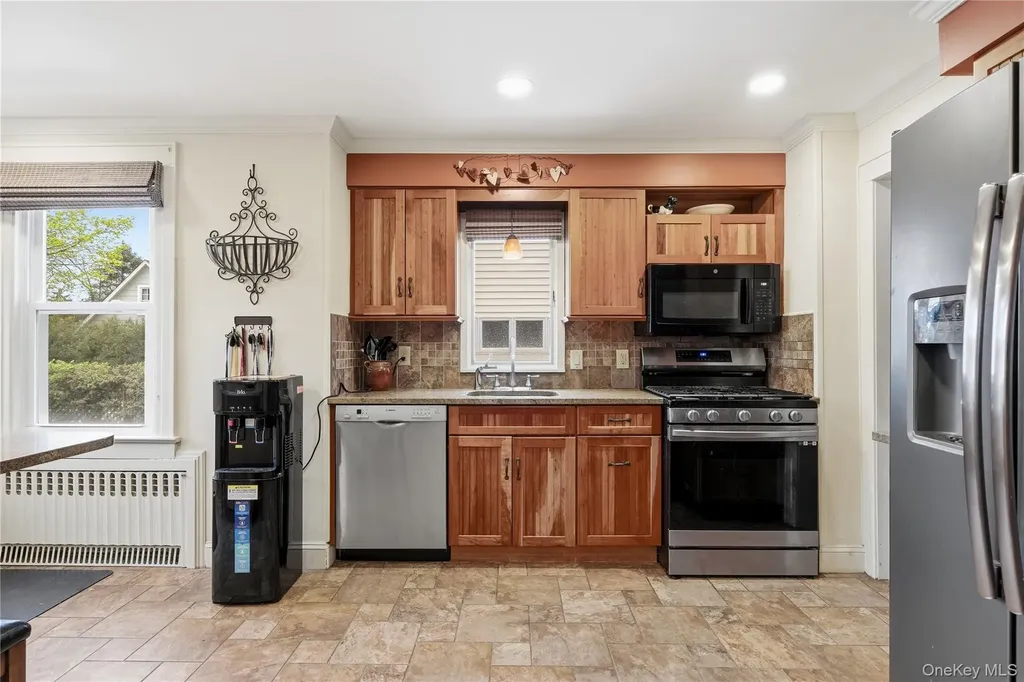 147 Church Avenue Islip NY 11751