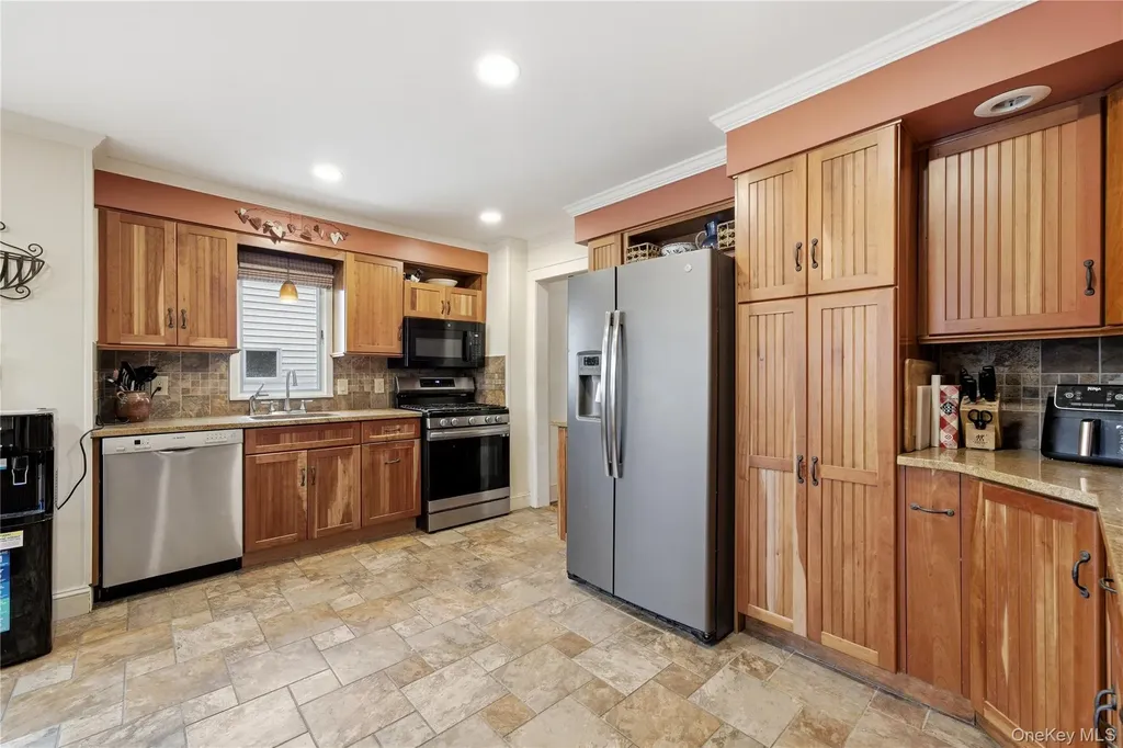 147 Church Avenue Islip NY 11751