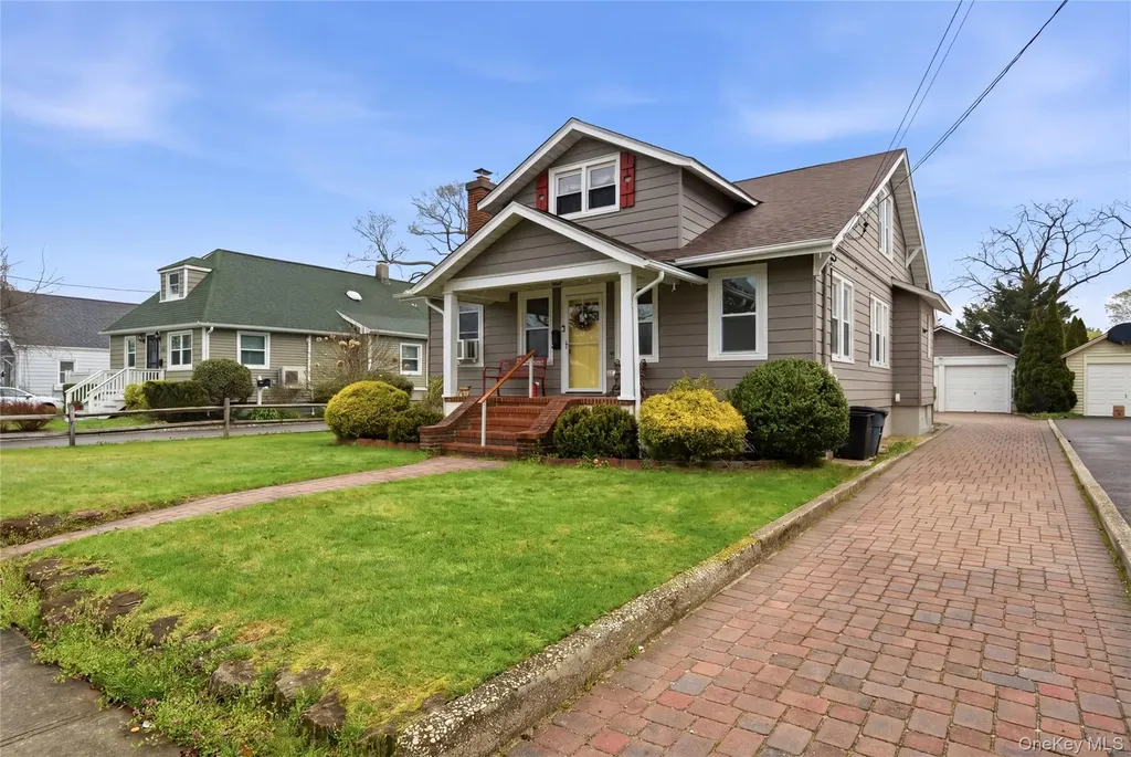 147 Church Avenue Islip NY 11751