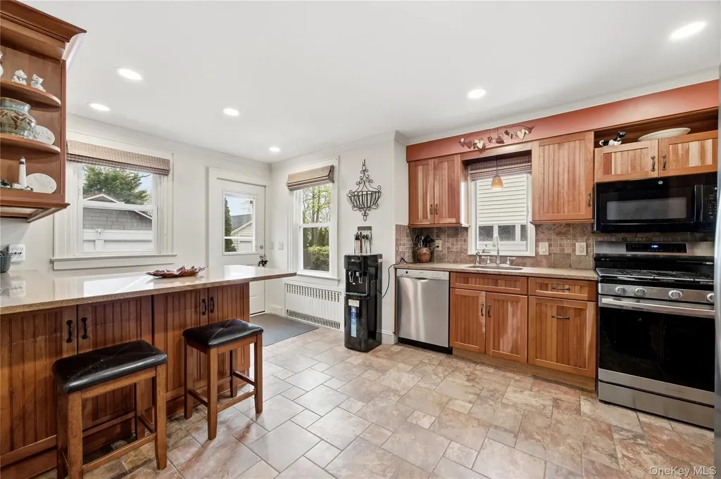 147 Church Avenue Islip NY 11751