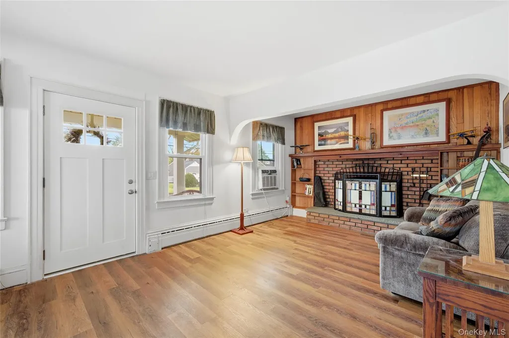 147 Church Avenue Islip NY 11751