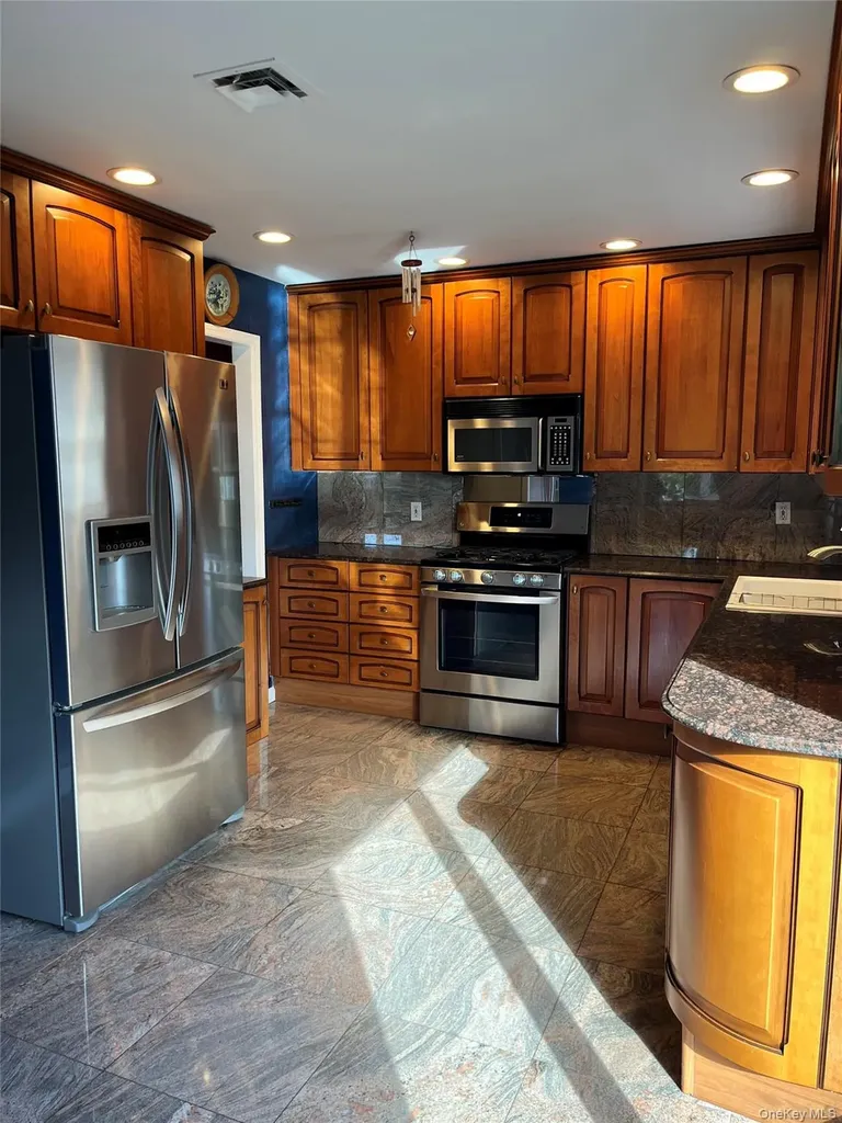 429 E Park Avenue Long Beach NY 11561