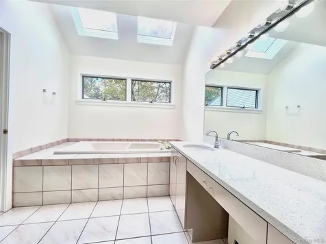 15 Evon Court Scarsdale NY 10583