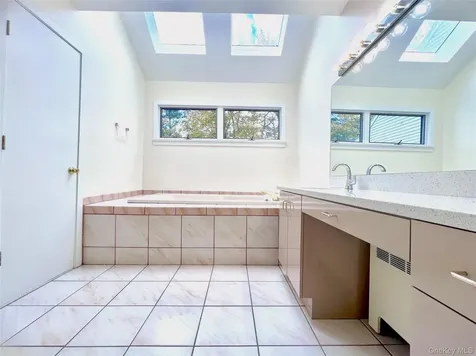 15 Evon Court Scarsdale NY 10583