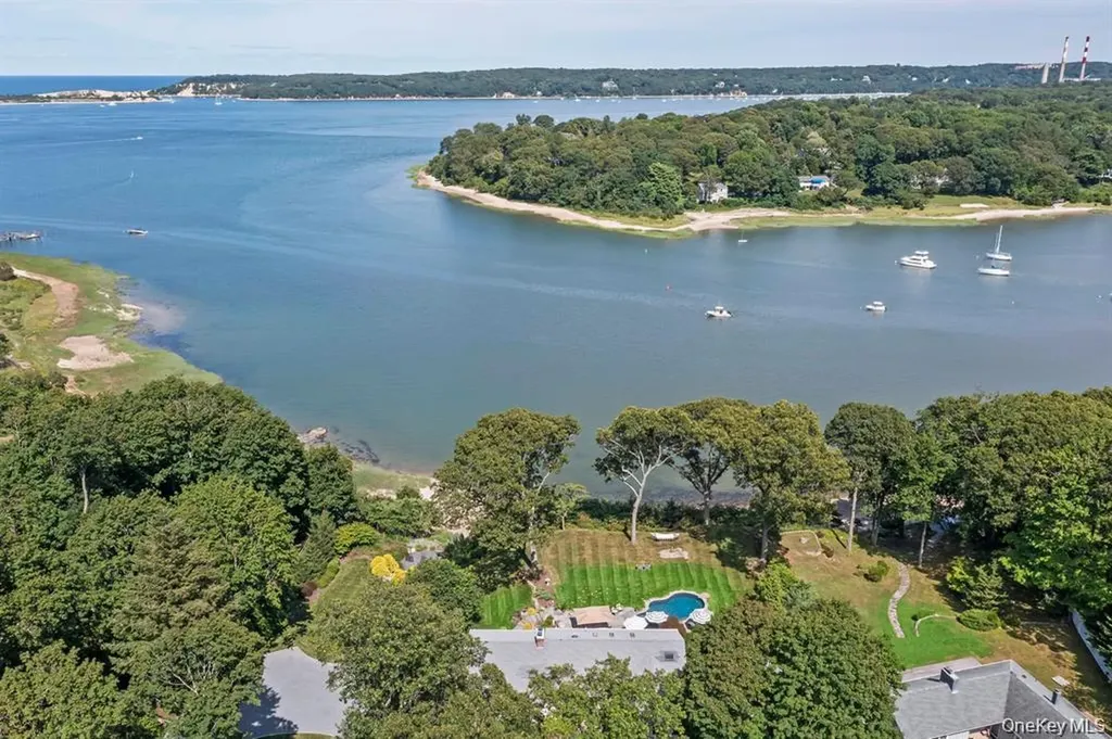 88 Dyke Road Setauket NY 11733