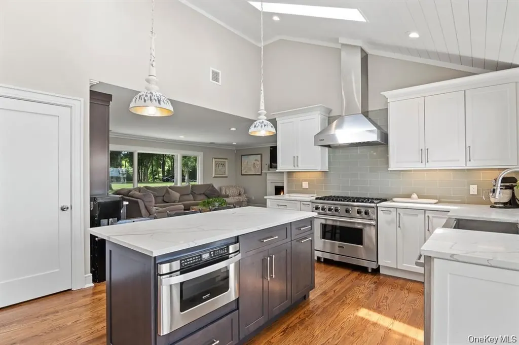 88 Dyke Road Setauket NY 11733
