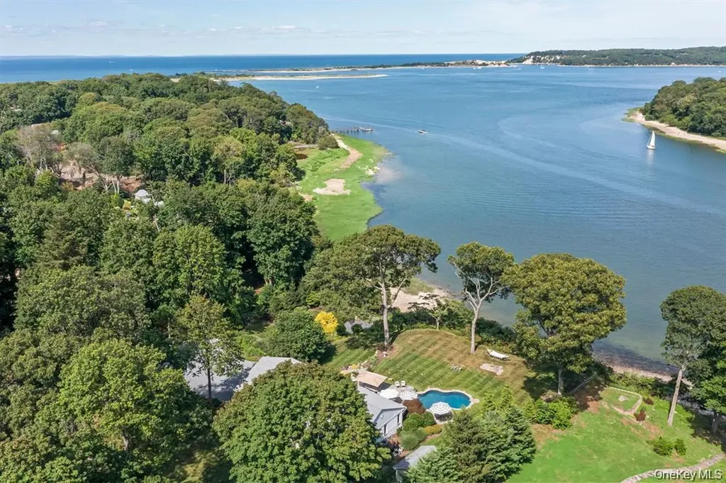 88 Dyke Road Setauket NY 11733