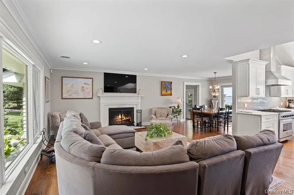 88 Dyke Road Setauket NY 11733
