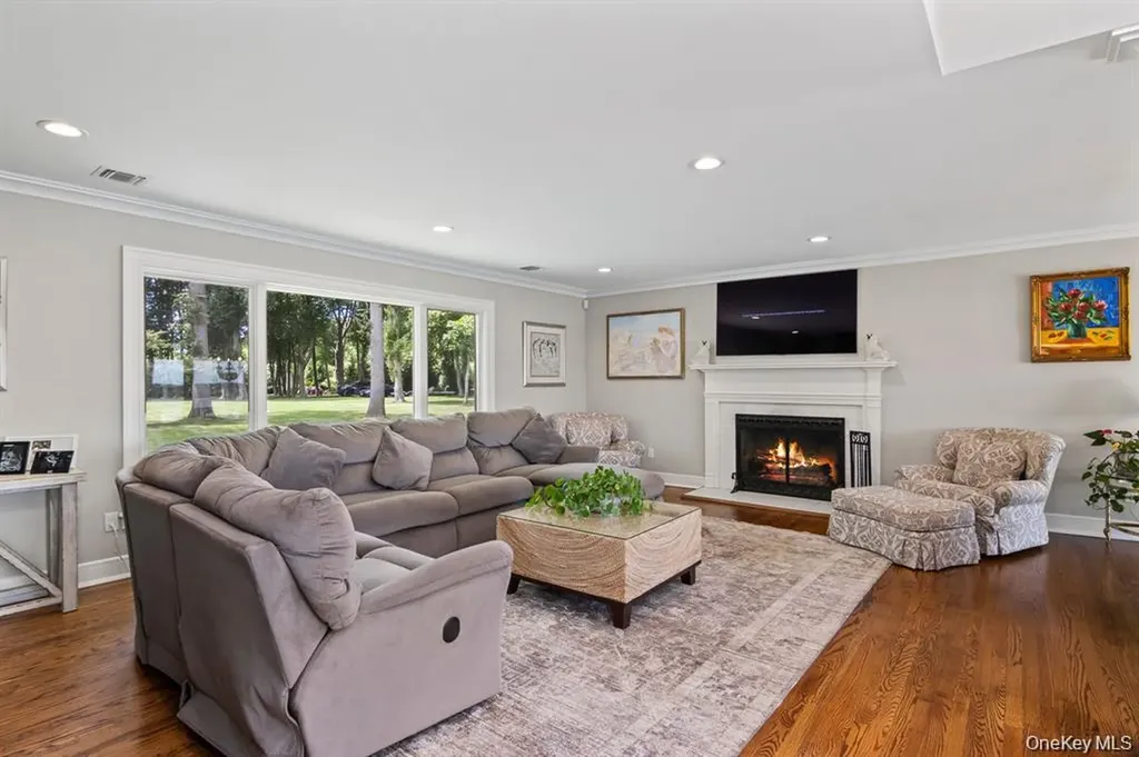 88 Dyke Road Setauket NY 11733