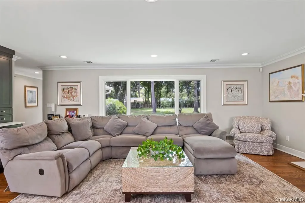 88 Dyke Road Setauket NY 11733