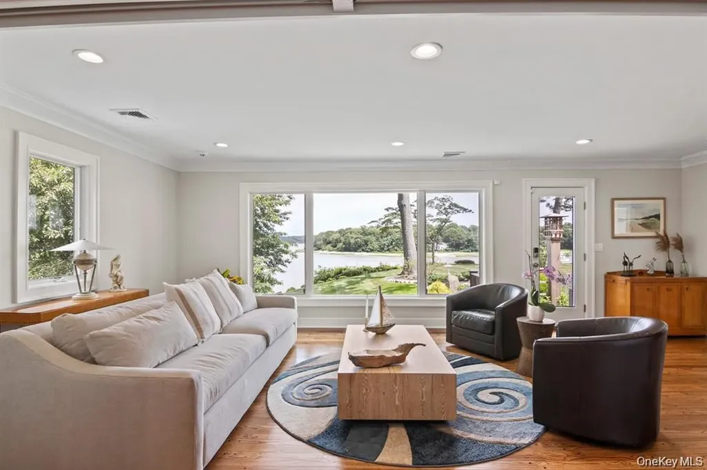 88 Dyke Road Setauket NY 11733