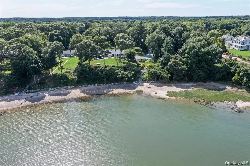 88 Dyke Road Setauket NY 11733