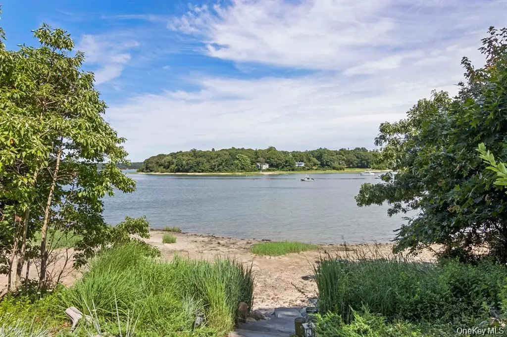 88 Dyke Road Setauket NY 11733