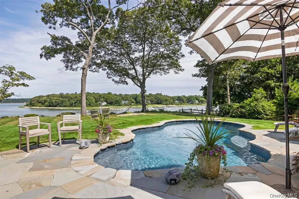 88 Dyke Road Setauket NY 11733