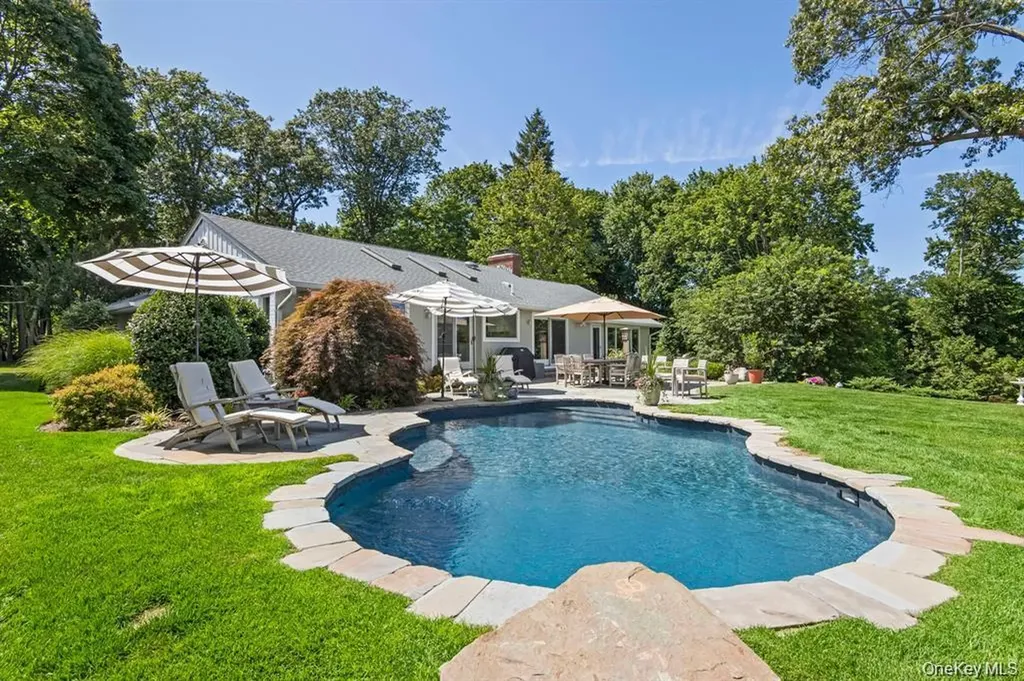 88 Dyke Road Setauket NY 11733