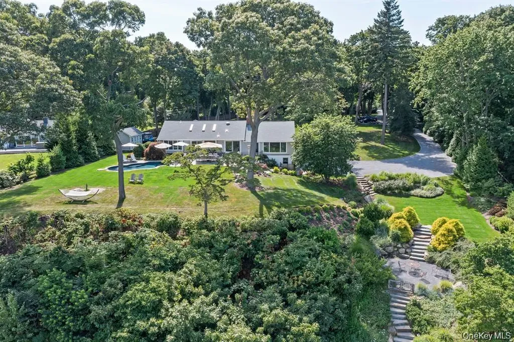 88 Dyke Road Setauket NY 11733