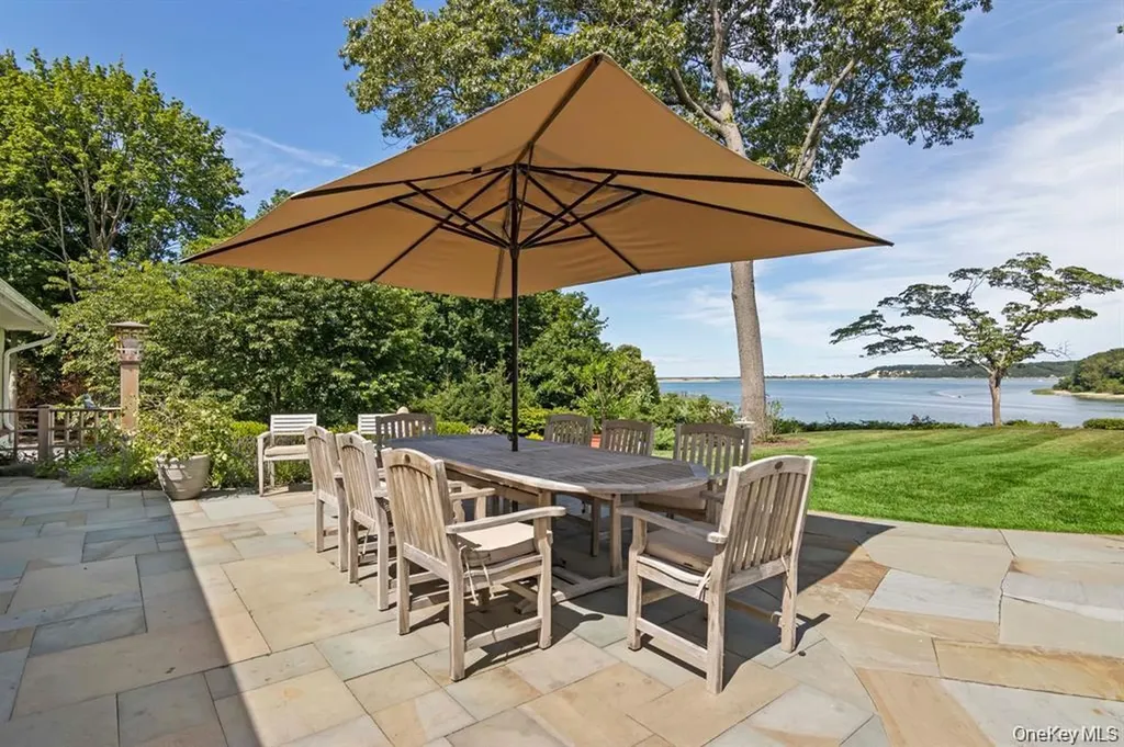 88 Dyke Road Setauket NY 11733