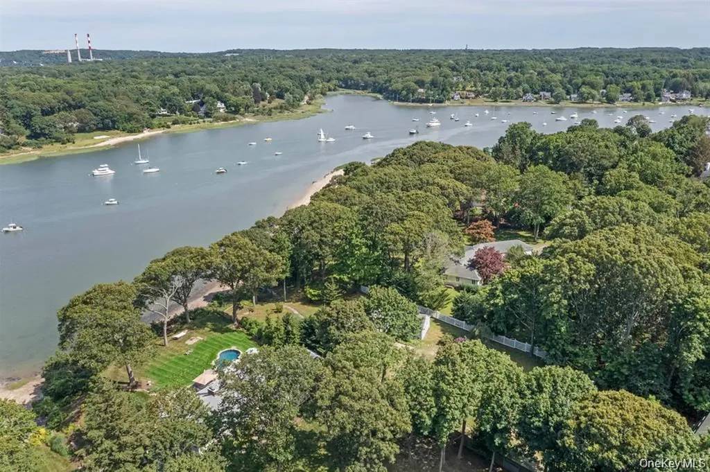 88 Dyke Road Setauket NY 11733