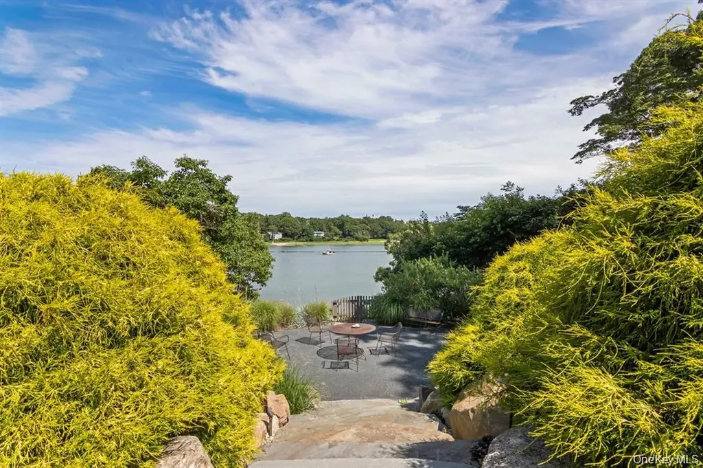 88 Dyke Road Setauket NY 11733