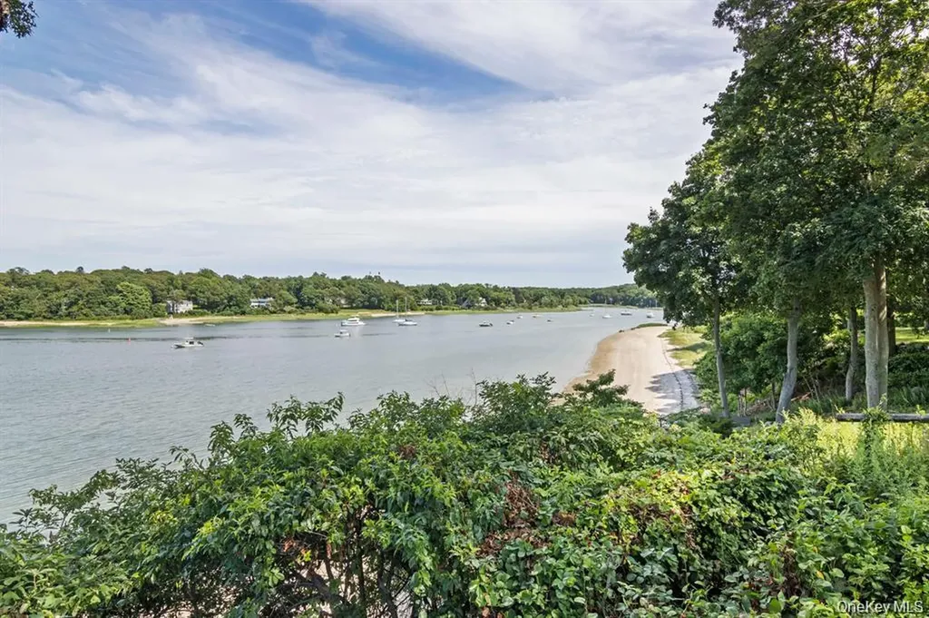 88 Dyke Road Setauket NY 11733