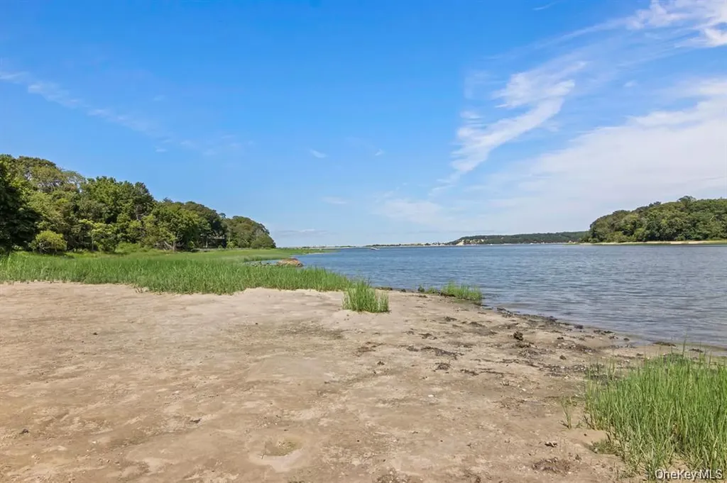 88 Dyke Road Setauket NY 11733