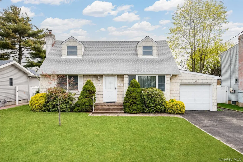 64 Arlyn Drive E Massapequa NY 11758