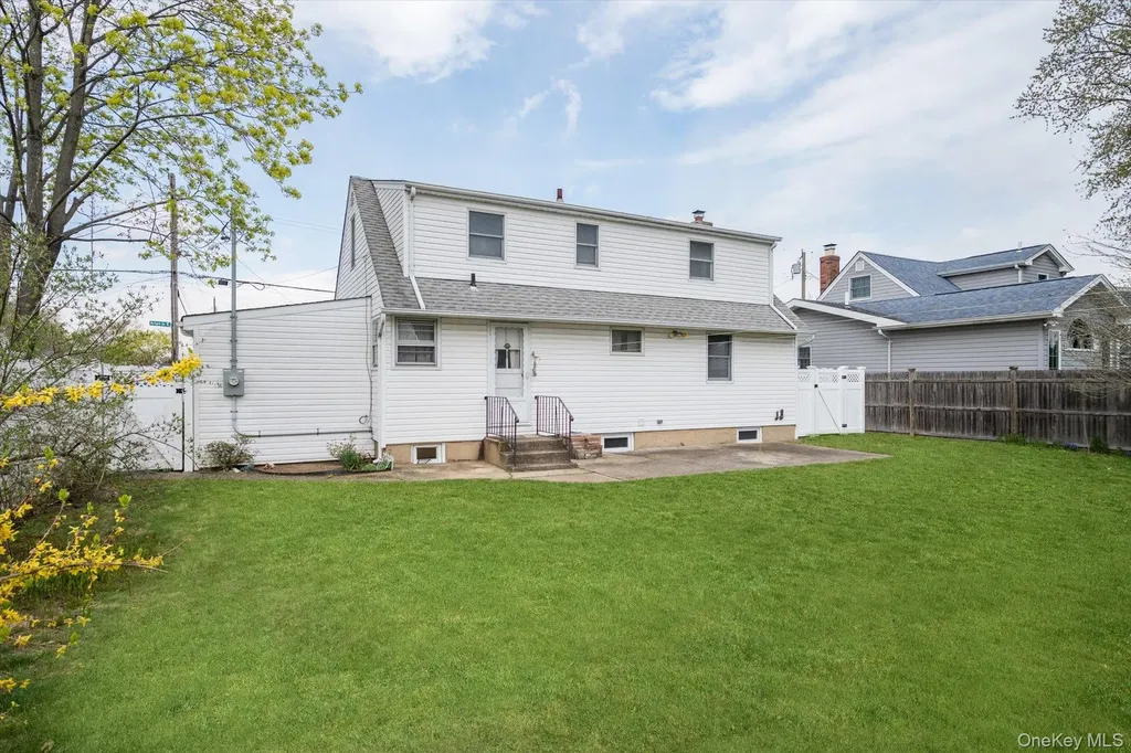 64 Arlyn Drive E Massapequa NY 11758