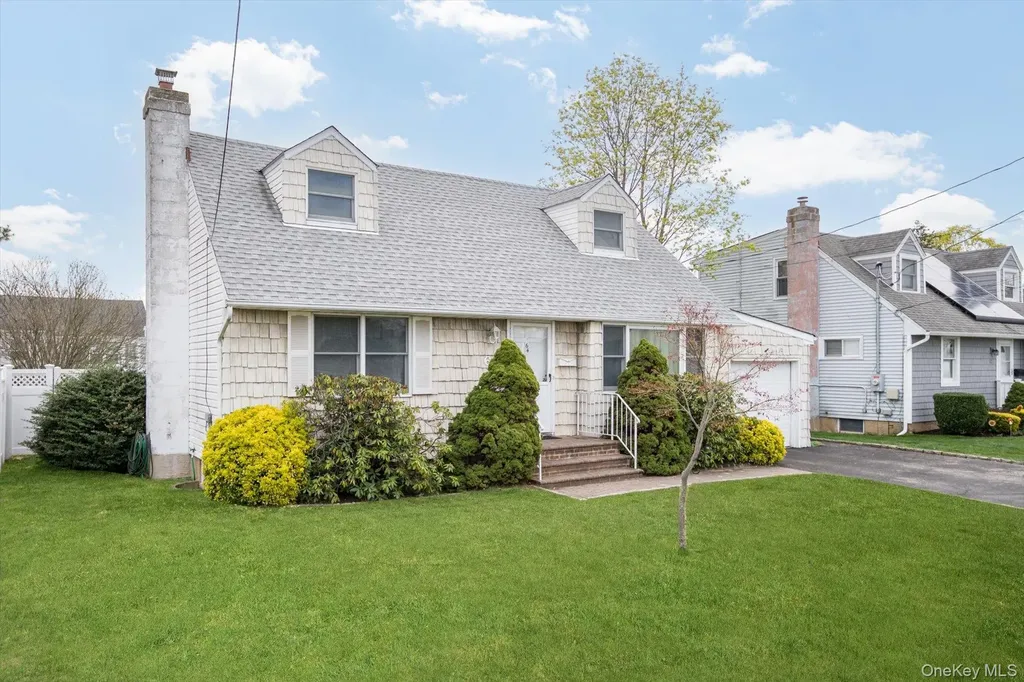 64 Arlyn Drive E Massapequa NY 11758