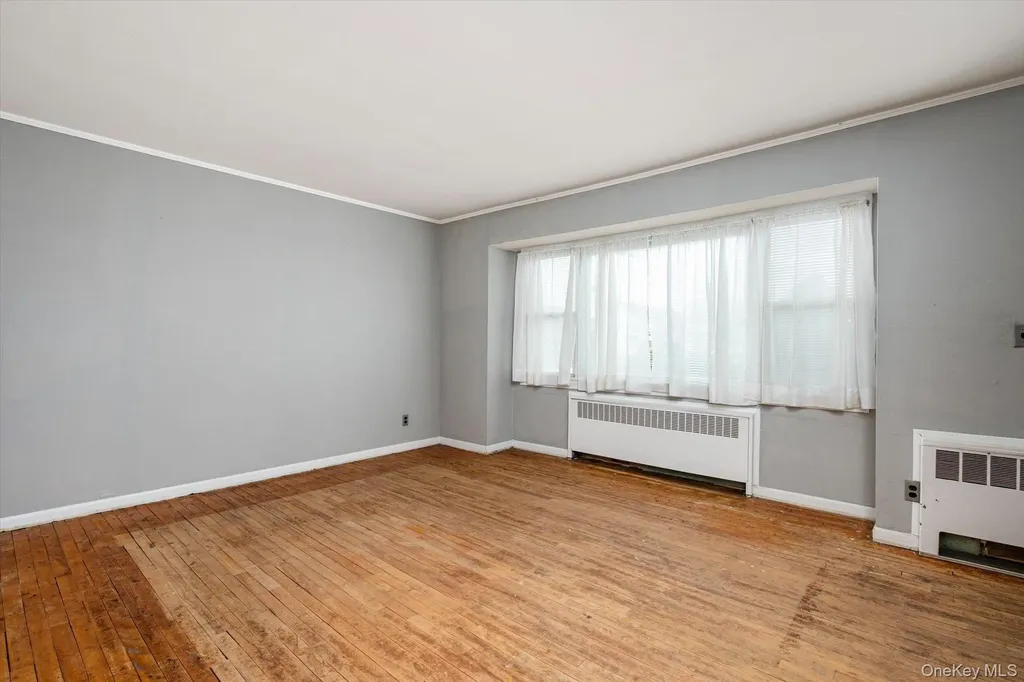 64 Arlyn Drive E Massapequa NY 11758