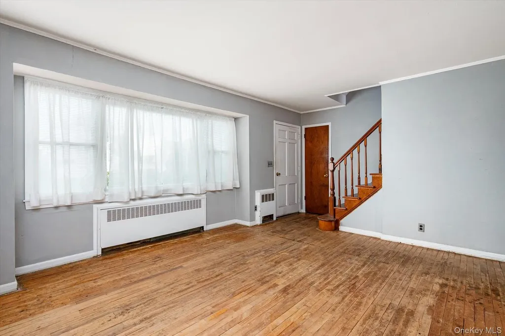 64 Arlyn Drive E Massapequa NY 11758