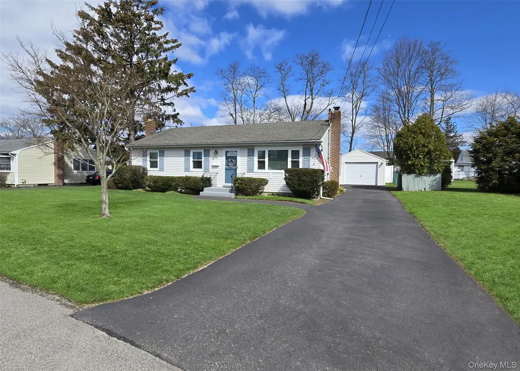 23 Herbert Circle Patchogue NY 11772