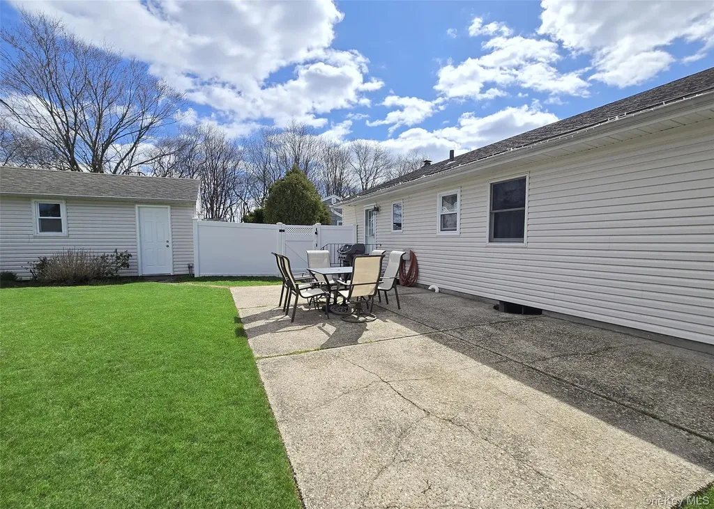 23 Herbert Circle Patchogue NY 11772