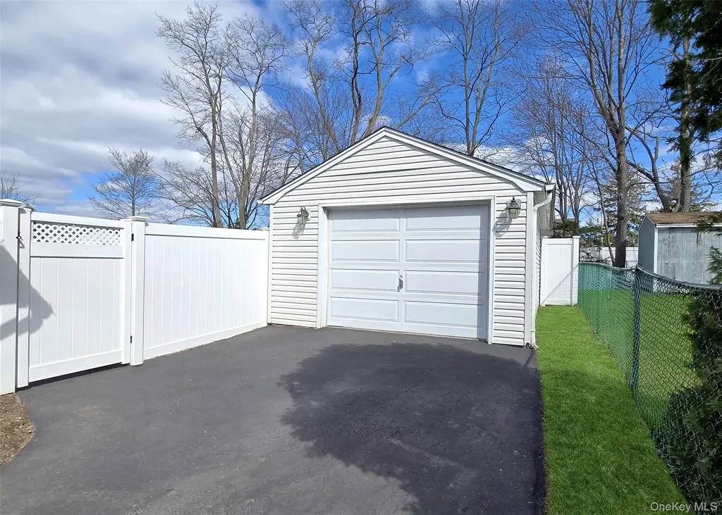 23 Herbert Circle Patchogue NY 11772