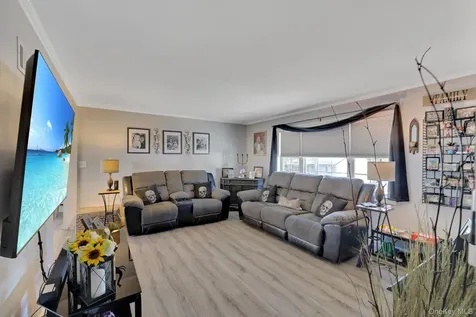 14 W Dogwood Drive Poughkeepsie NY 12601