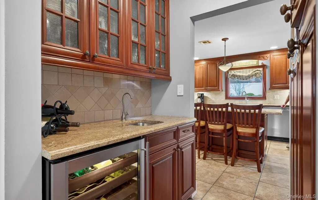 28 Timber Ridge Drive Commack NY 11725